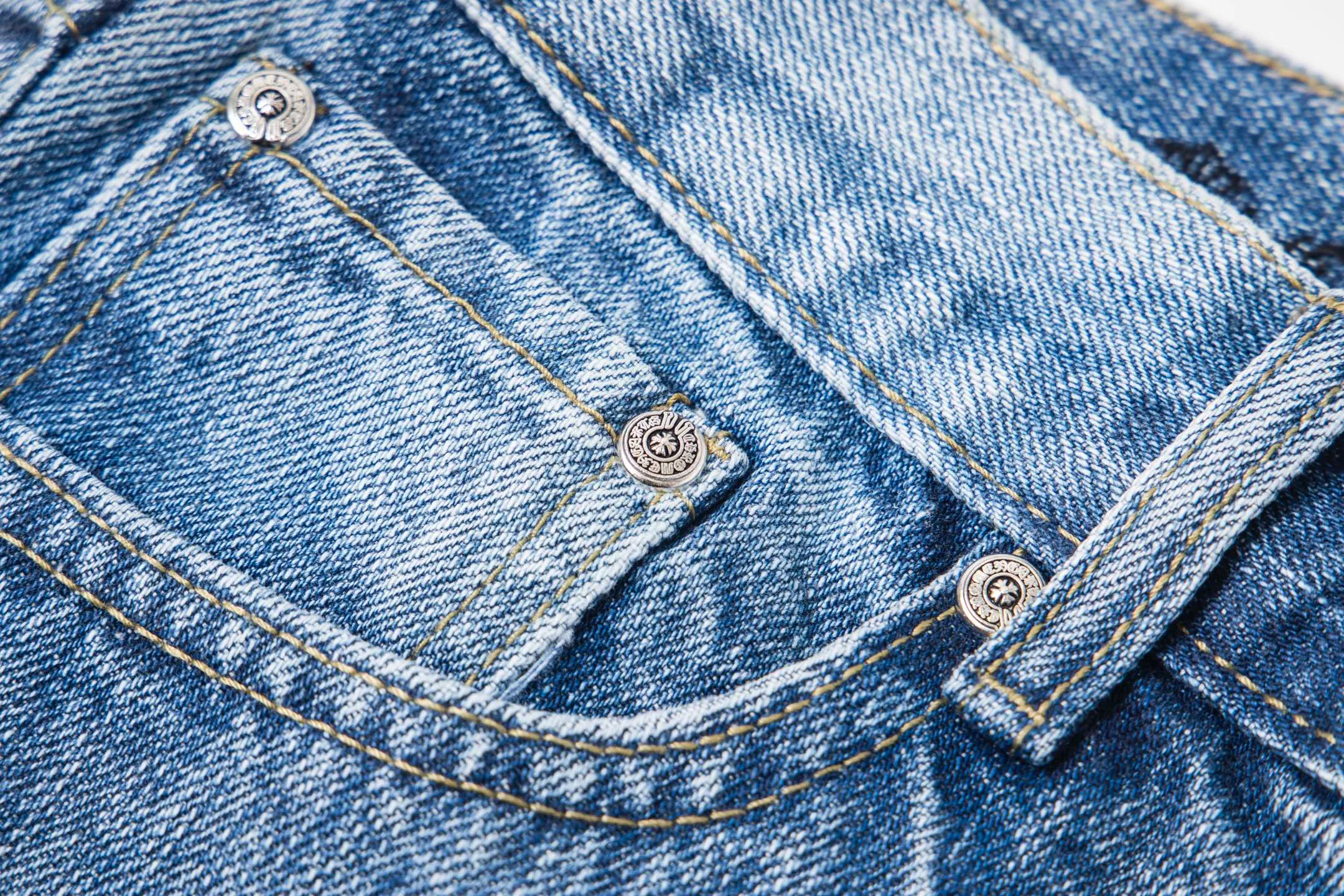 P270 💰 (Top version) Chrome Hearts/Chrome Hearts 25FW CH starry sky leather cross bamboo jeans adopt starry sky theme patchwork elements, mostly in the shape of a cross, with glitter on the leather surface. Unique design, simple and elegant details, exquisite workmanship, the entire trousers are neatly routed, and the details are in place! It’s also so cool that both men and women can easily control it. It’s a gender-neutral trendy up version. Color: blue Size: 28-30-32-34-36 (corresponds to S-M-L-XL-XXL)